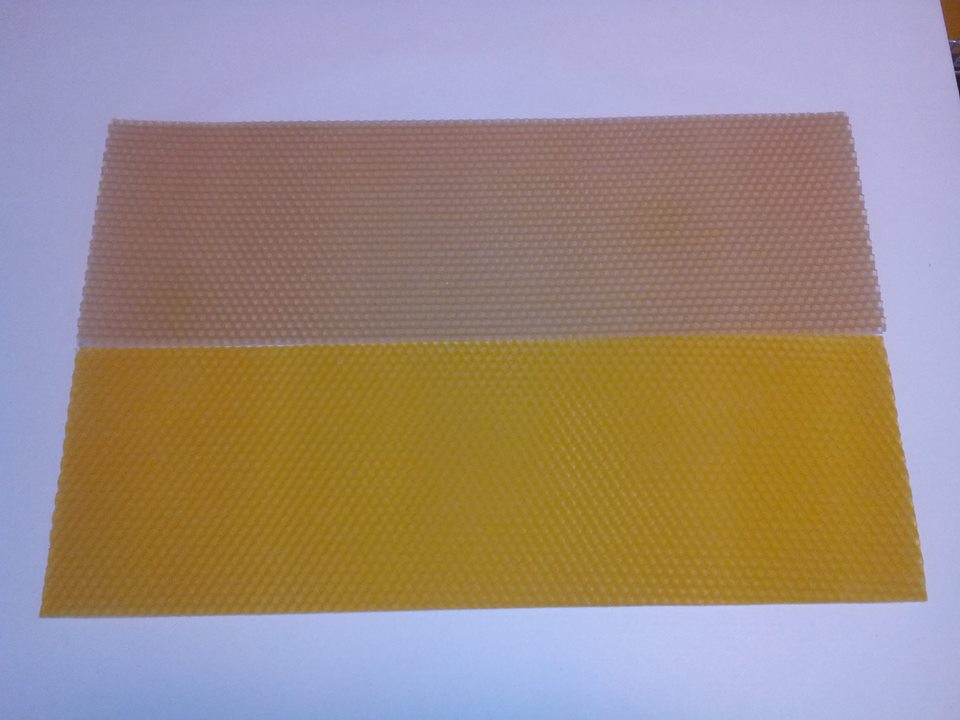 Různá barva vosku?