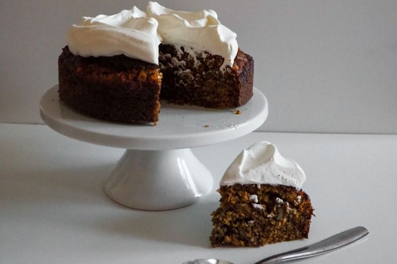 Dort s ořechy a šípkovým medem