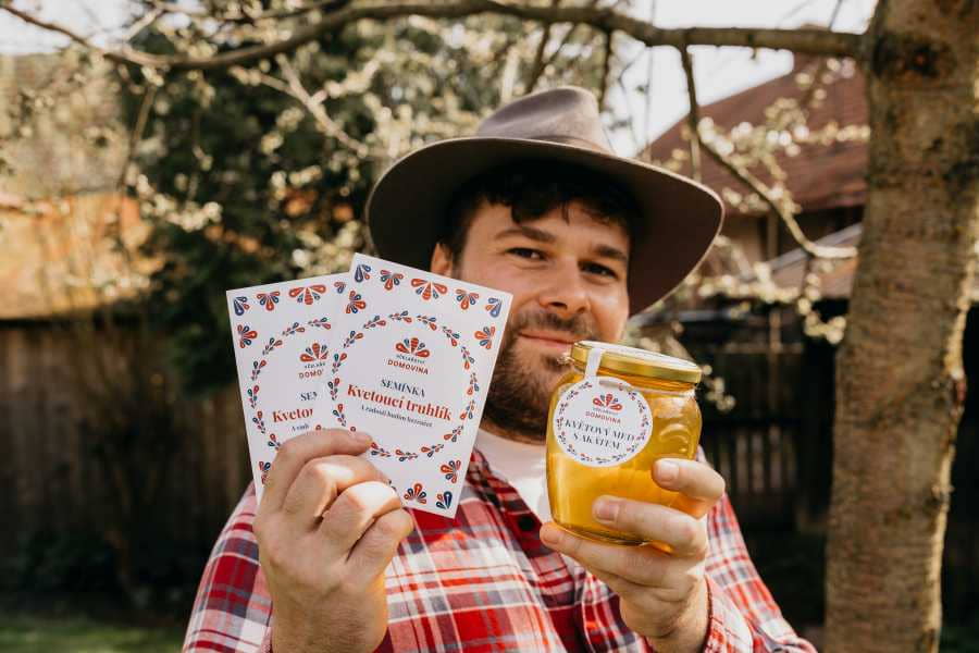 Lifee.cz, březen 2025: článek Včelaři hlásí rekordní úhyny, mizí i hmyz a ptáci. Sázejte…