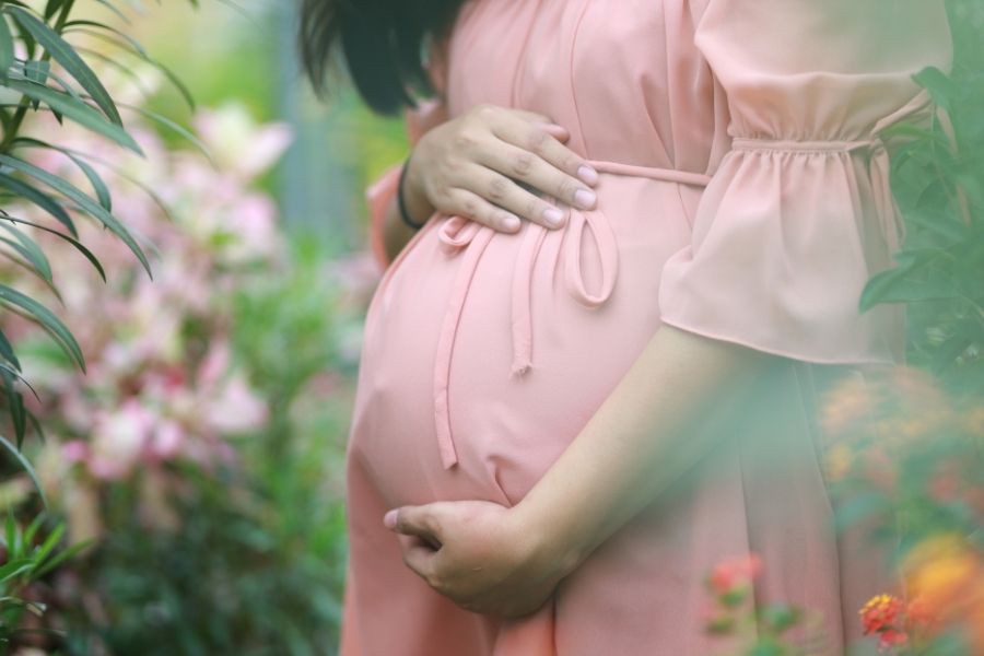 Med v těhotenství. Poradíme, jak nejlépe prospět mamince i miminku