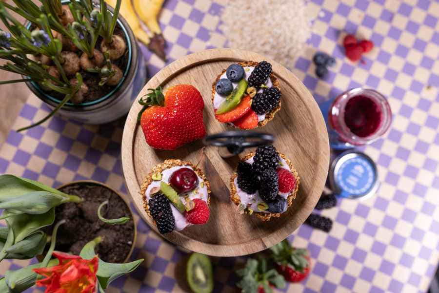 Jednoduché ovesné tartaletky s medem