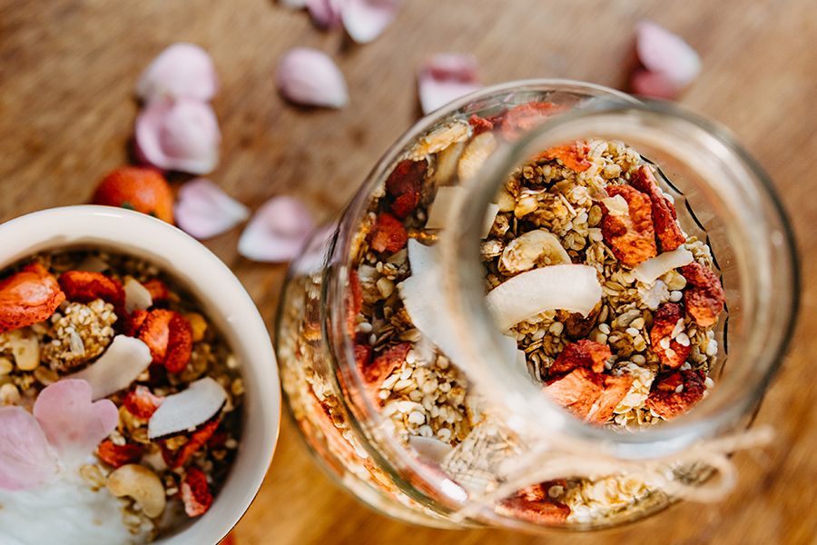 Jahodová medová granola