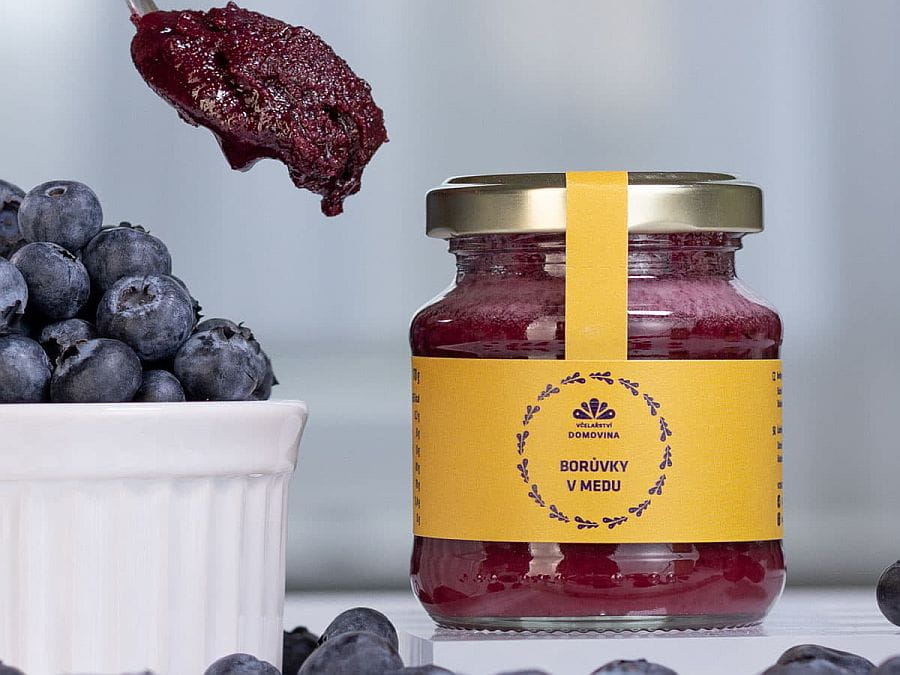 Ovocné smoothie s medem, mangem a malinami