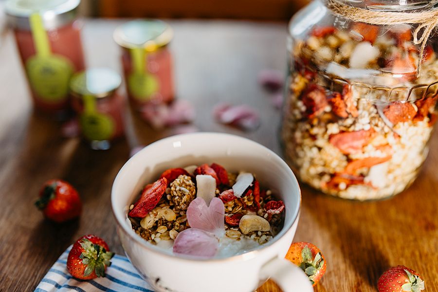 Jahodová medová granola
