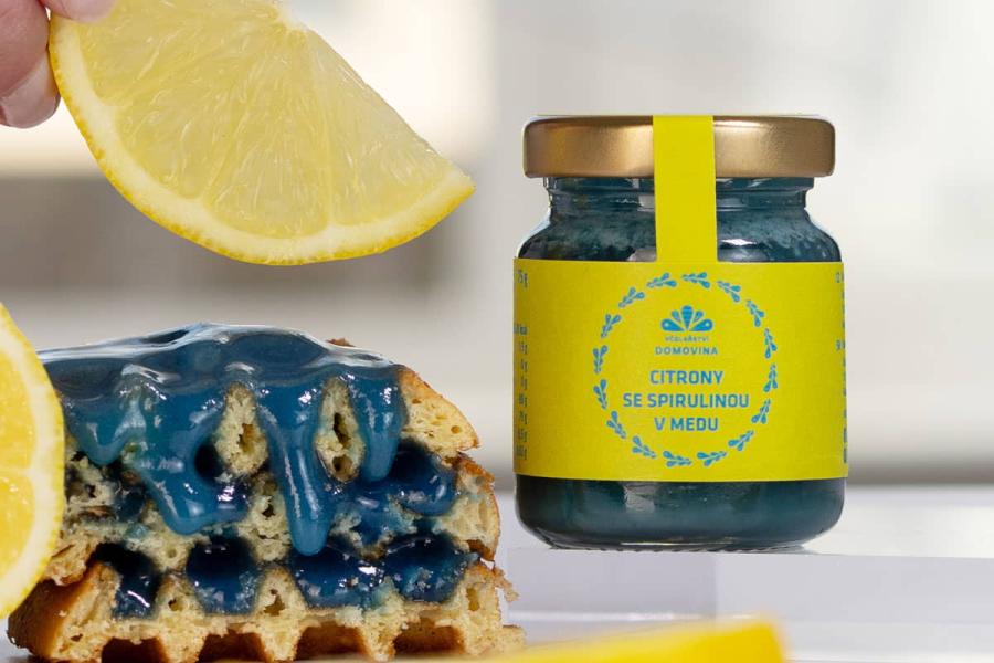 Včelařství Domovina v časopise Moderní včelař – citróny so spirulinou v mede