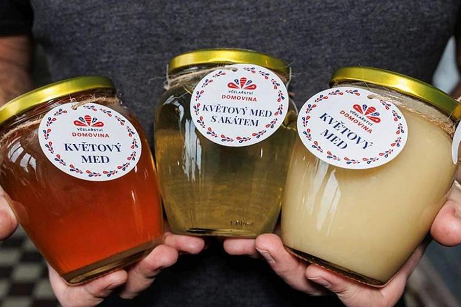 Jemný květový med s akátem – dokonalý doplněk na snídani nebo do jogurtu. Zdroj: Včelařství Domovina