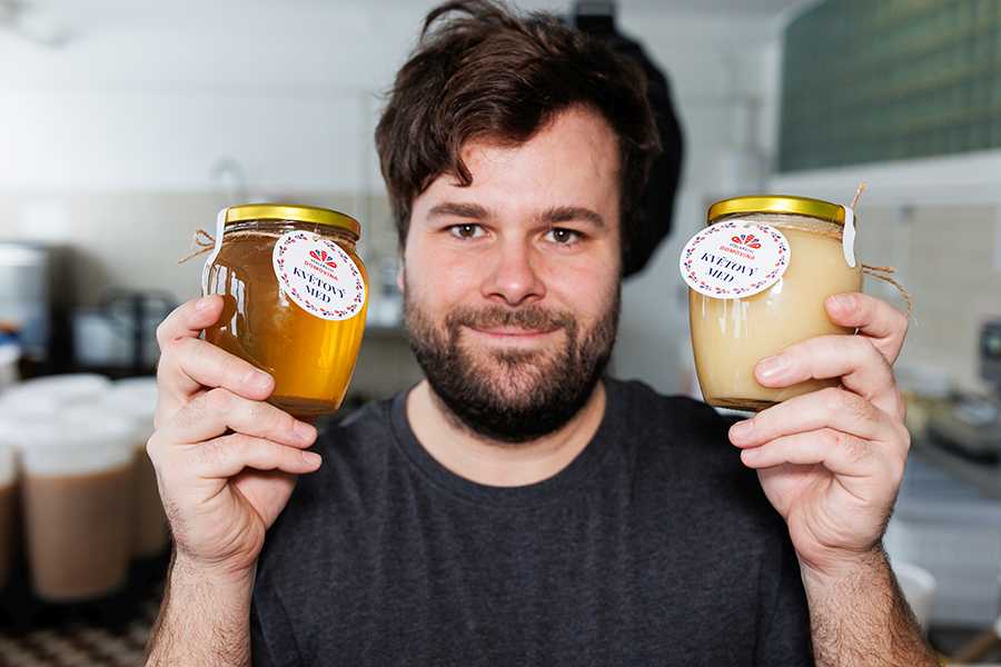 Kryštalizácia medu je v poriadku. Je to znak pravosti medu