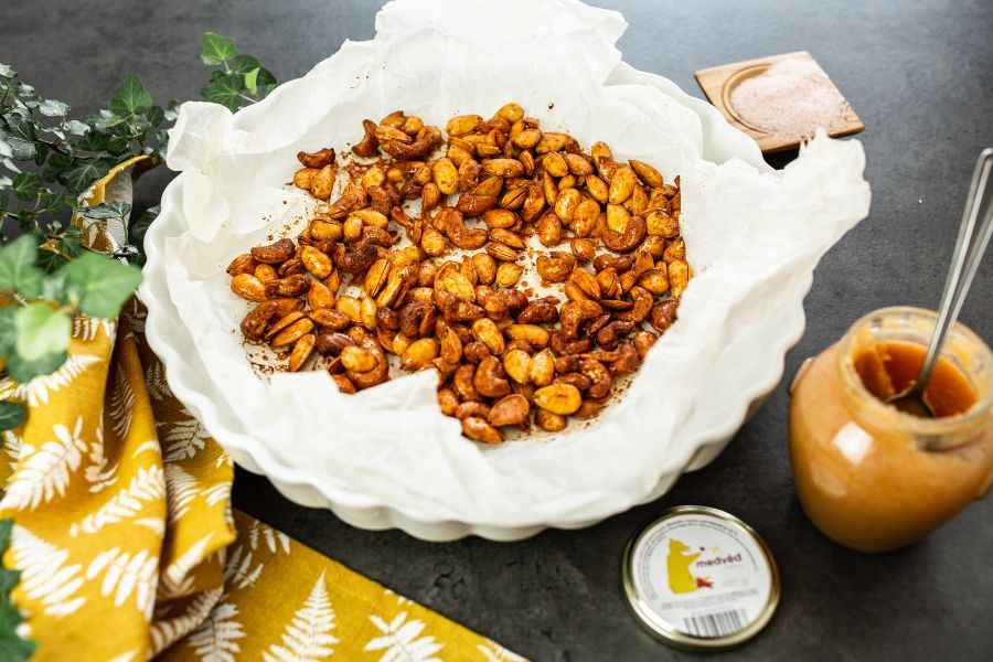 Pražené oriešky na chilli mede