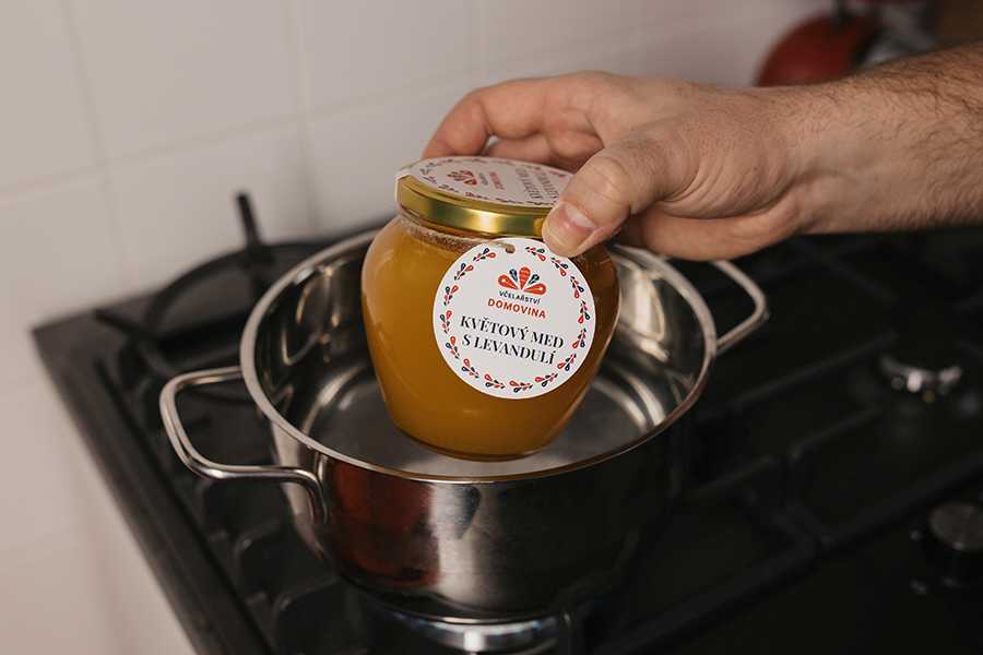 Ako na rozpúšťanie medu vo vodnom kúpeli? Ukážem vám to v niekoľkých krokoch