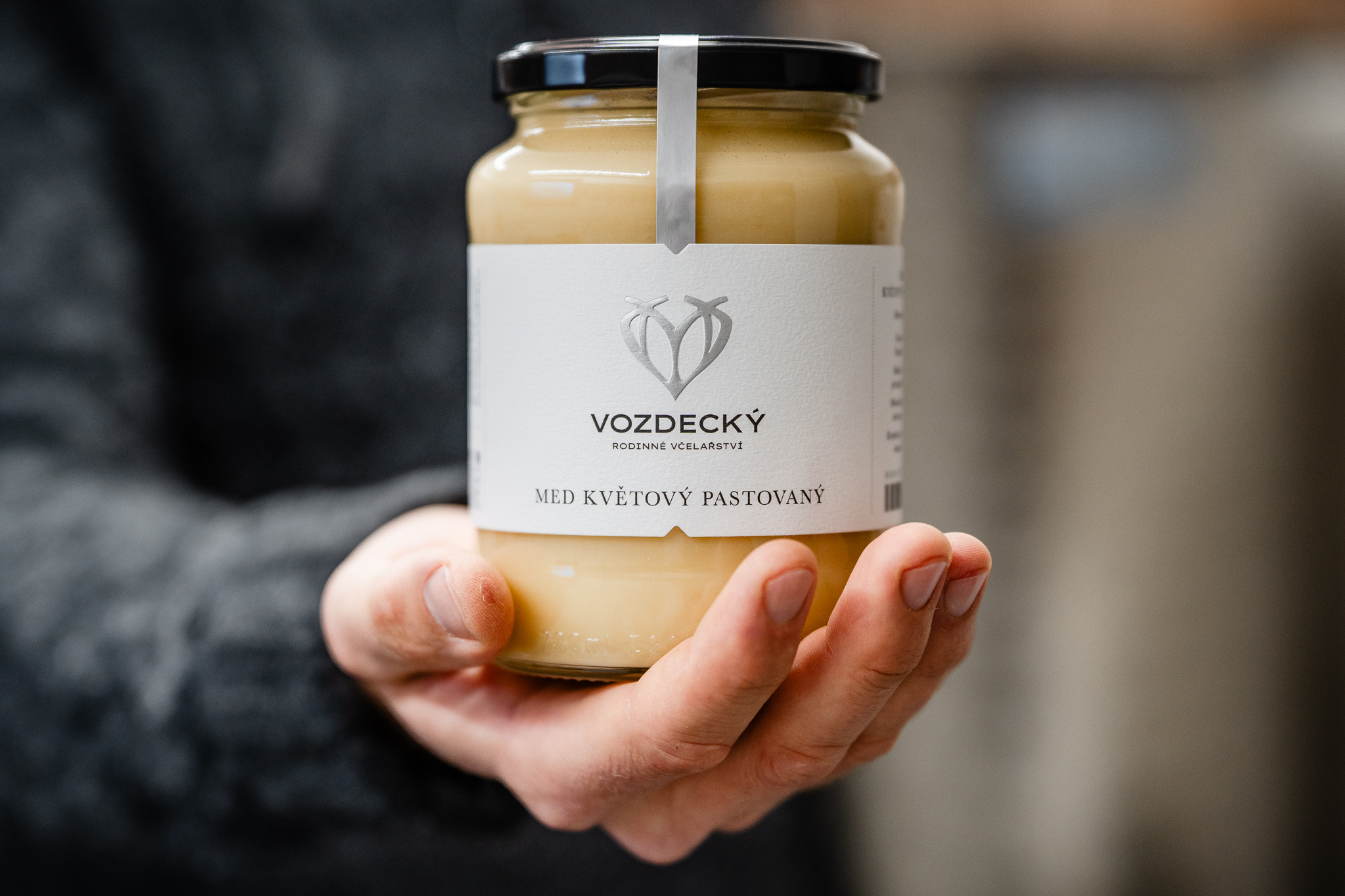 Detail medu a květů