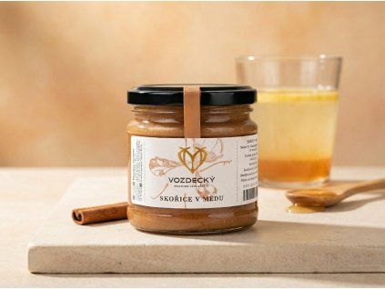 skorice v medu