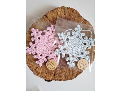 Háčkované sněhové vločky