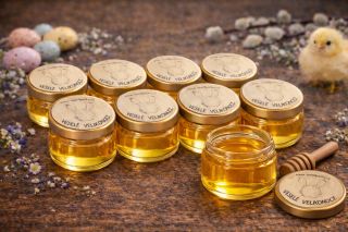 🐝 Malý medík, velká radost. Naše velikonoční mini medíky jsou drobný dárek, který potěší každého – děti, kolegy, rodinu i...