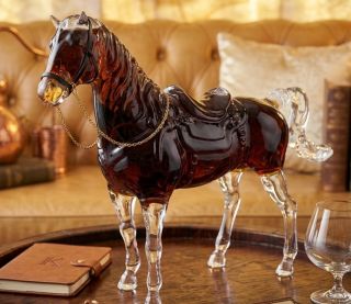 Ne každý dar je jen darem. Některé jsou zážitkem. 🐎✨ Představujeme vám naši limitovanou edici Královský kůň s medovinou –...