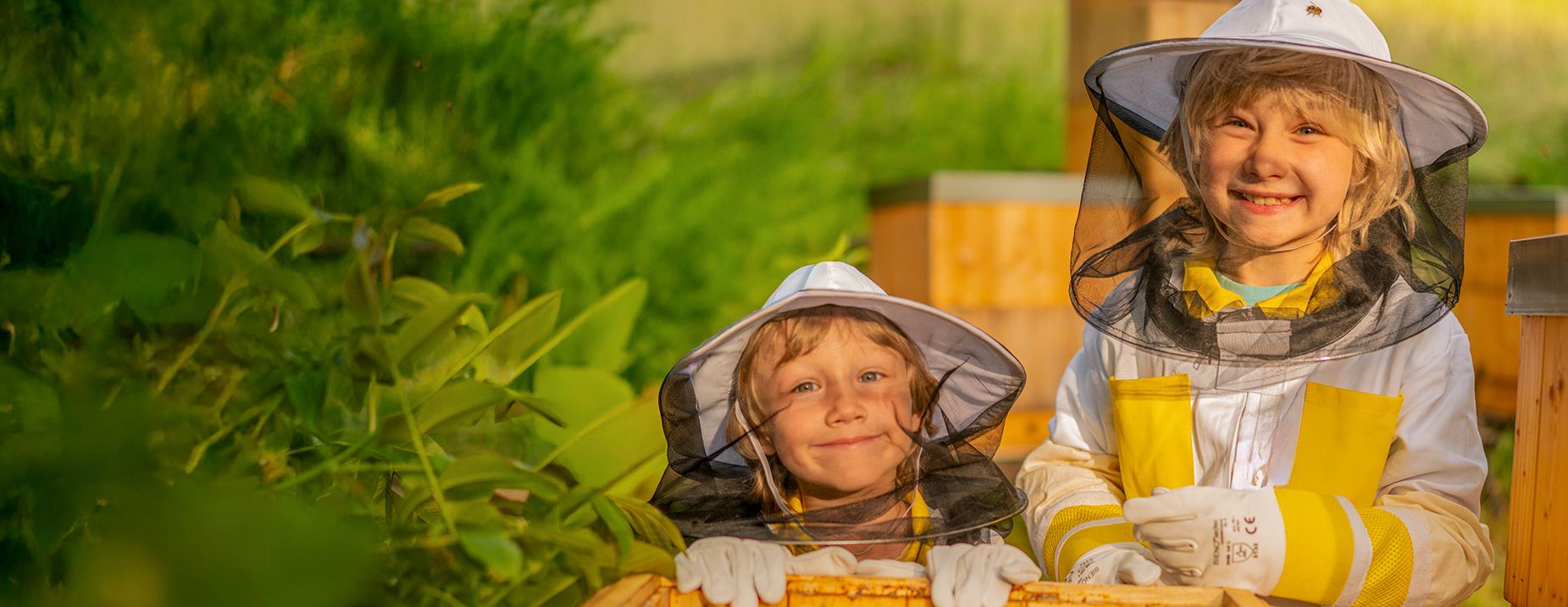Včelařské obleky a ochranné pomůcky