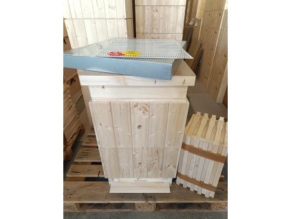 Kompletná zostava B10 s príslušenstvom a stropným krmítkom (2 nadstavky)