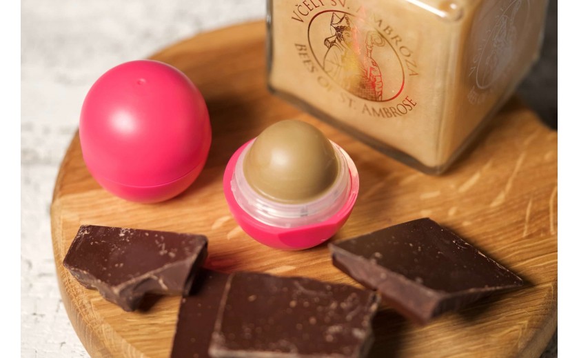 Hýčkejte své rty s medem a čokoládou