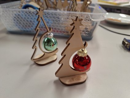 Vánoční stromeček 9 cm s baňkou