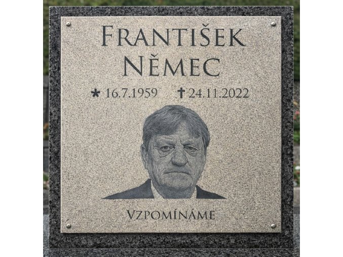 náhrobní deska z keramiky