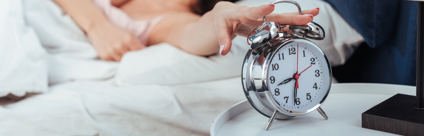 Proč pít sklenici teplé vody po probuzení?