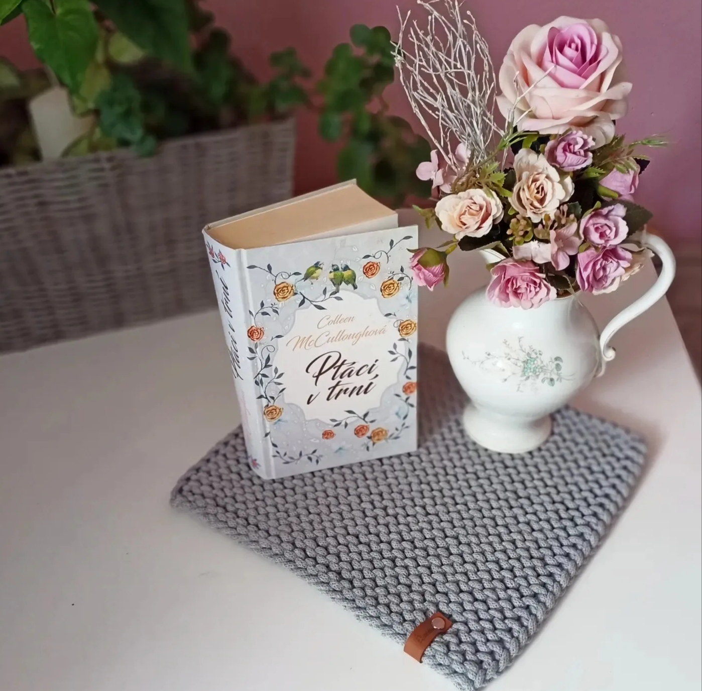 Ručně pletené prostírání: Detail, který promění váš stůl