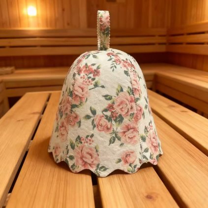 Saunová čepice s růžovým květinovým vzorem