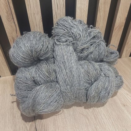 Ručně předená vlněná příze 1 kg – světle šedá