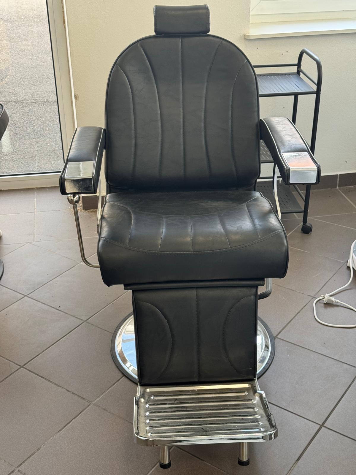 OUTLET-Kadeřnické křeslo HAIR SYSTEM BARBER SM138 černé