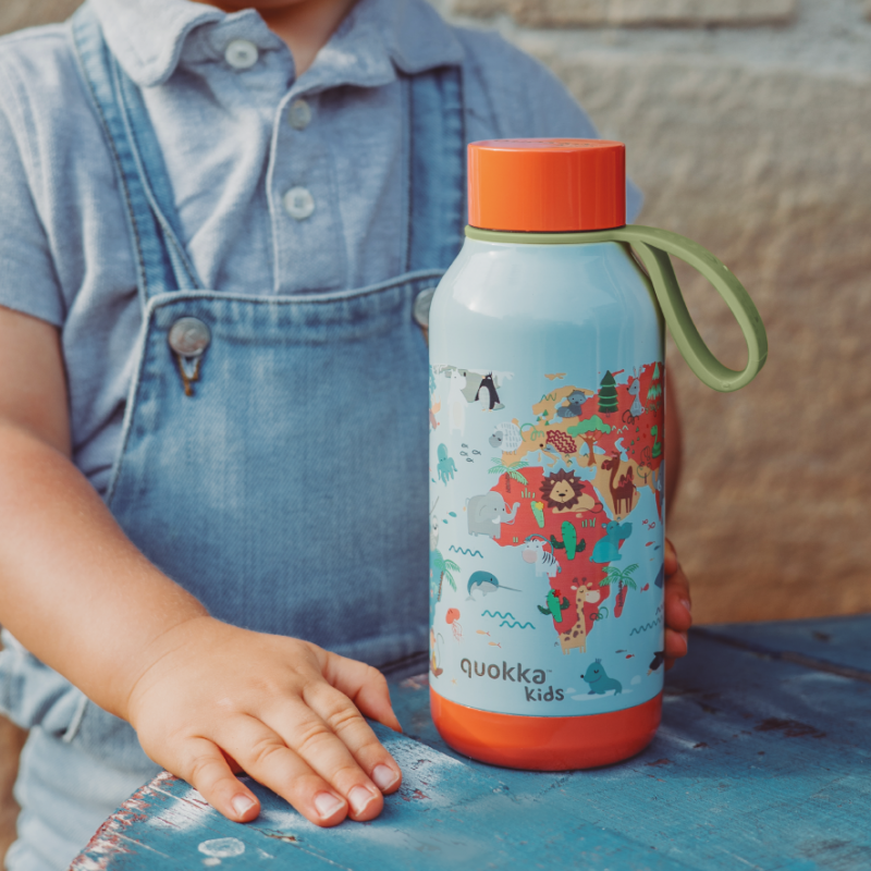 Nerezová termoláhev Quokka Kids Solid Mapy s poutkem – 330 ml
