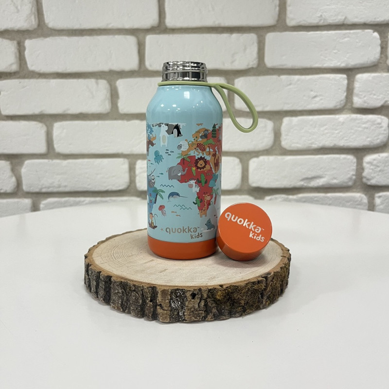 Nerezová termoláhev Quokka Kids Solid Mapy s poutkem – 330 ml