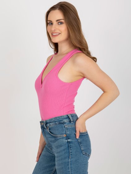 RŮŽOVÉ DÁMSKÉ ŽEBROVANÉ BODY S VÝSTŘIHEM