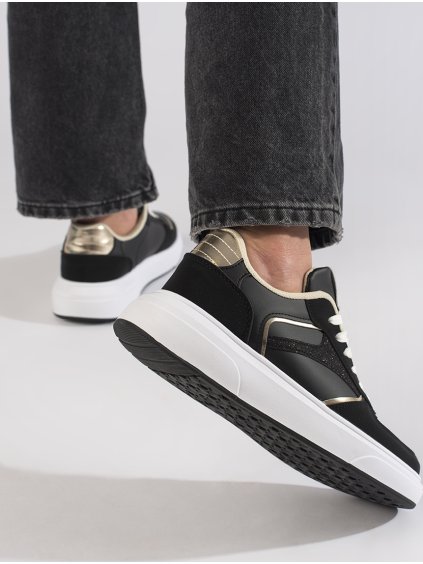 ČERNÉ SNEAKERSY SE ZLATÝMI DETAILY