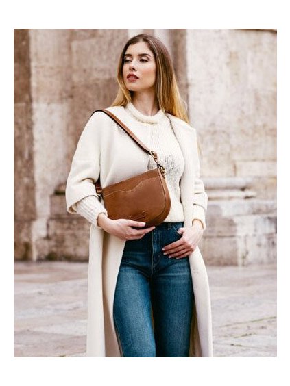 MARCO MAZZINI HNĚDÁ KOŽENÁ CROSSBODY KABELKA VE TVARU PODKOVY