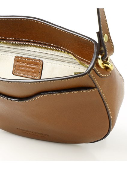 MARCO MAZZINI HNĚDÁ KOŽENÁ CROSSBODY KABELKA VE TVARU PODKOVY
