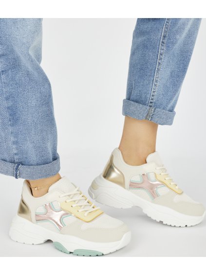 SMETANOVÉ SNEAKERSY S LESKLÝMI DETAILY