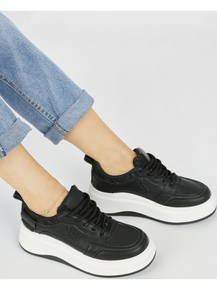 DÁMSKÉ ČERNÉ SNEAKERSY NA HRUBÉ PODRÁŽCE
