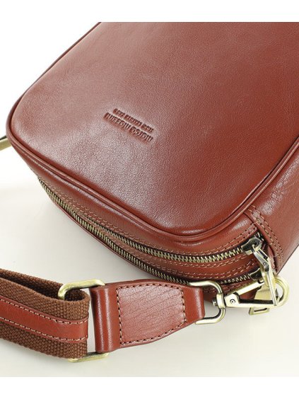 MARCO MAZZINI HNĚDÁ MENŠÍ CROSSBODY VE TVARU PODKOVY