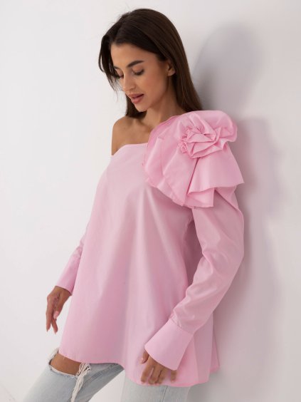 RŮŽOVÁ ELEGANTNÍ HALENKA S KVĚTINOVOU BROŽÍ
