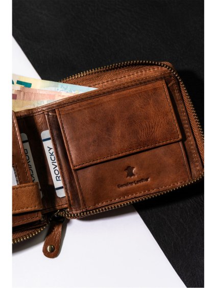 HNĚDÁ STYLOVÁ PÁNSKÁ PENĚŽENKA SE ZIPEM A RFID OCHRANOU ALWAYS WILD A209