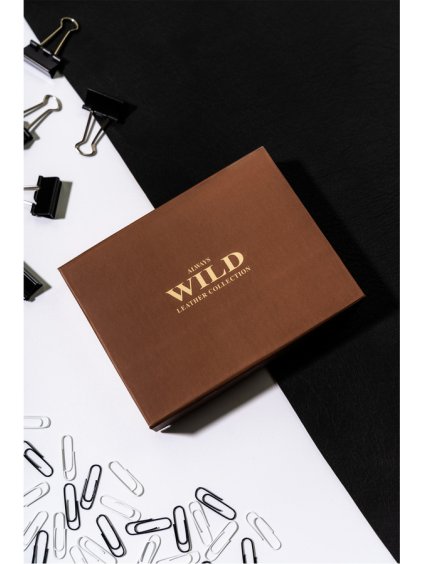 HNĚDÁ STYLOVÁ PÁNSKÁ PENĚŽENKA SE ZIPEM A RFID OCHRANOU ALWAYS WILD A209