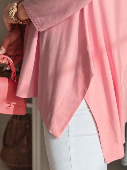 SVĚTLE RŮŽOVÁ DÁMSKÁ ASYMETRICKÁ OVERSIZE HALENKA S PŘÍVĚSKEM COMFILA