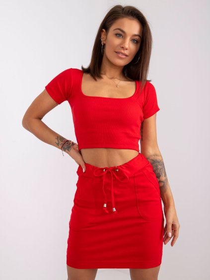 (VEL. XS) ČERVENÝ DÁMSKÝ CROP TOP  S KRÁTKÝMI RUKÁVY