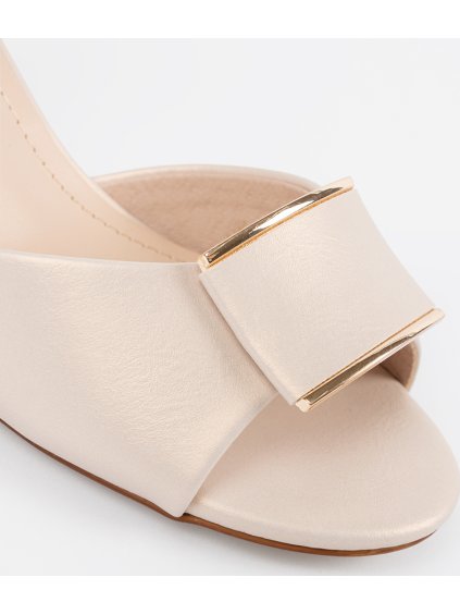 SVĚTLE BÉŽOVÉ DÁMSKÉ SANDÁLY S DEKORATIVNÍM PŘEKLADEM NA ŠPIČCE, PODPATEK 6,5 CM