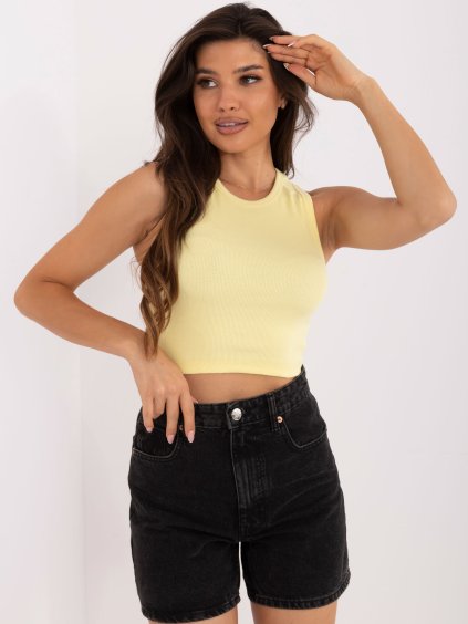 SVĚTLE ŽLUTÝ DÁMSKÝ ŽEBROVANÝ CROP TOP S KULATÝM VÝSTŘIHEM