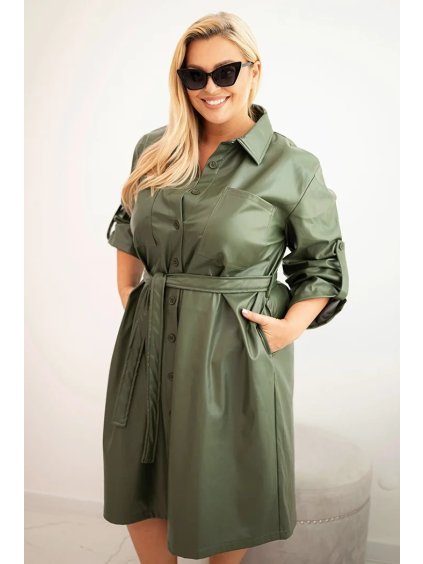 KHAKI KOŽENKOVÉ PLUS SIZE ŠATY S PÁSKEM A LÍMEČKEM (Velikost 2XL/3XL)