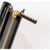 ELEGANTNÍ ČERNO-ZLATÁ DÁMSKÁ PENĚŽENKA S KLOPOU NA PATENT PETERSON Y705 (Velikost ONE SIZE)