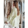 BÍLO-ZELENÁ DÁMSKÁ OVERSIZE KOŠILE S PRODLOUŽENOU ZADNÍ ČÁSTÍ SAMONE (Velikost ONE SIZE)