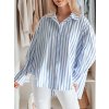 BÍLO-MODRÁ DÁMSKÁ OVERSIZE KOŠILE S PRODLOUŽENOU ZADNÍ ČÁSTÍ SAMONE (Velikost ONE SIZE)
