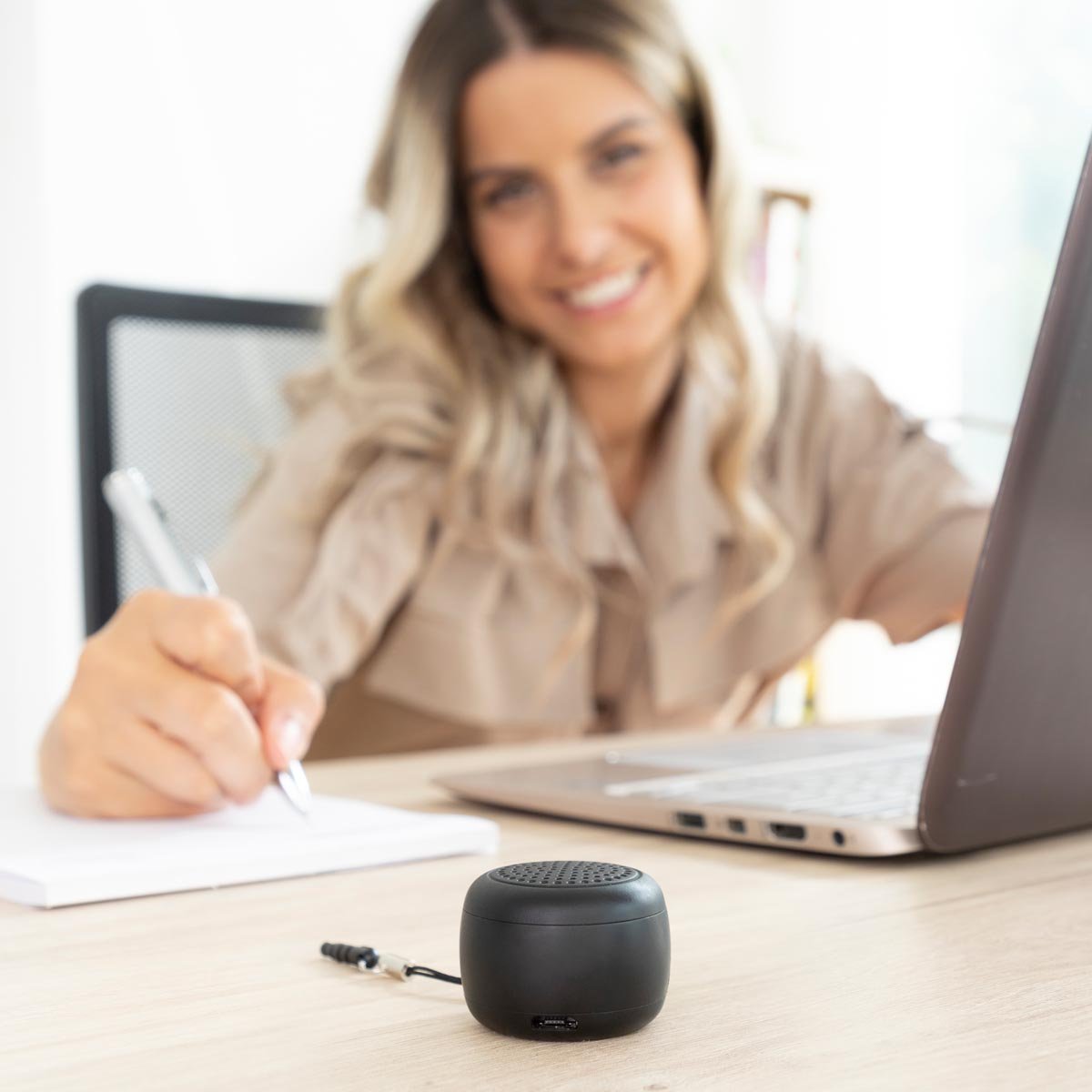 Dobíjecí přenosný bezdrátový mini reproduktor Miund