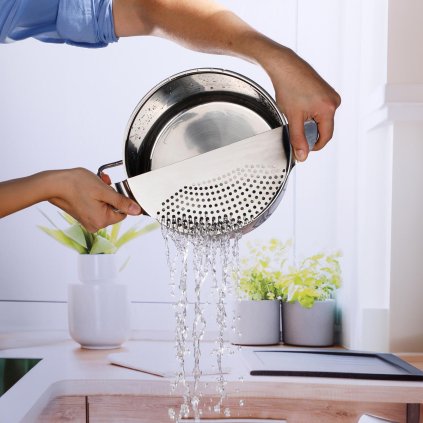 Nerezový cedník na hrnec